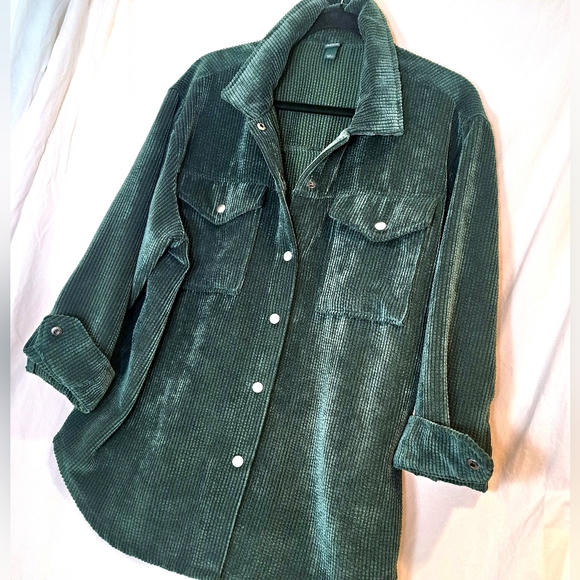 Forest green long sleeved oversized corduroy shirt jacket - Picture 6 of 10